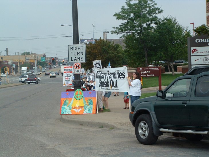 Minnesotans demand an end to the war in Iraq